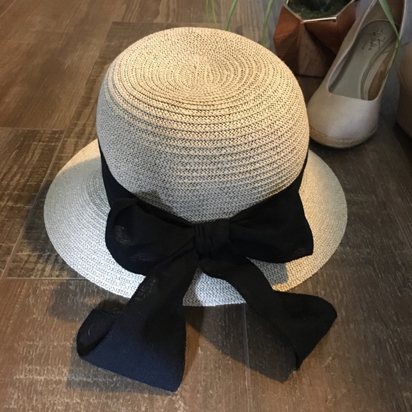Spring straw hat with black ribbon detail. - Picture 3 of 8